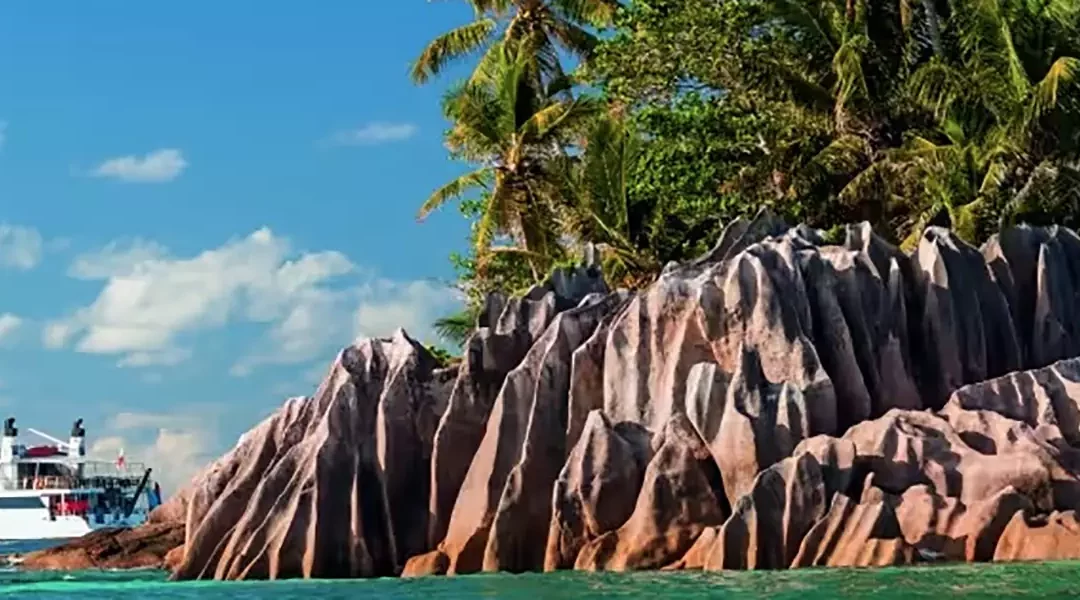 Sailing the Seychelles